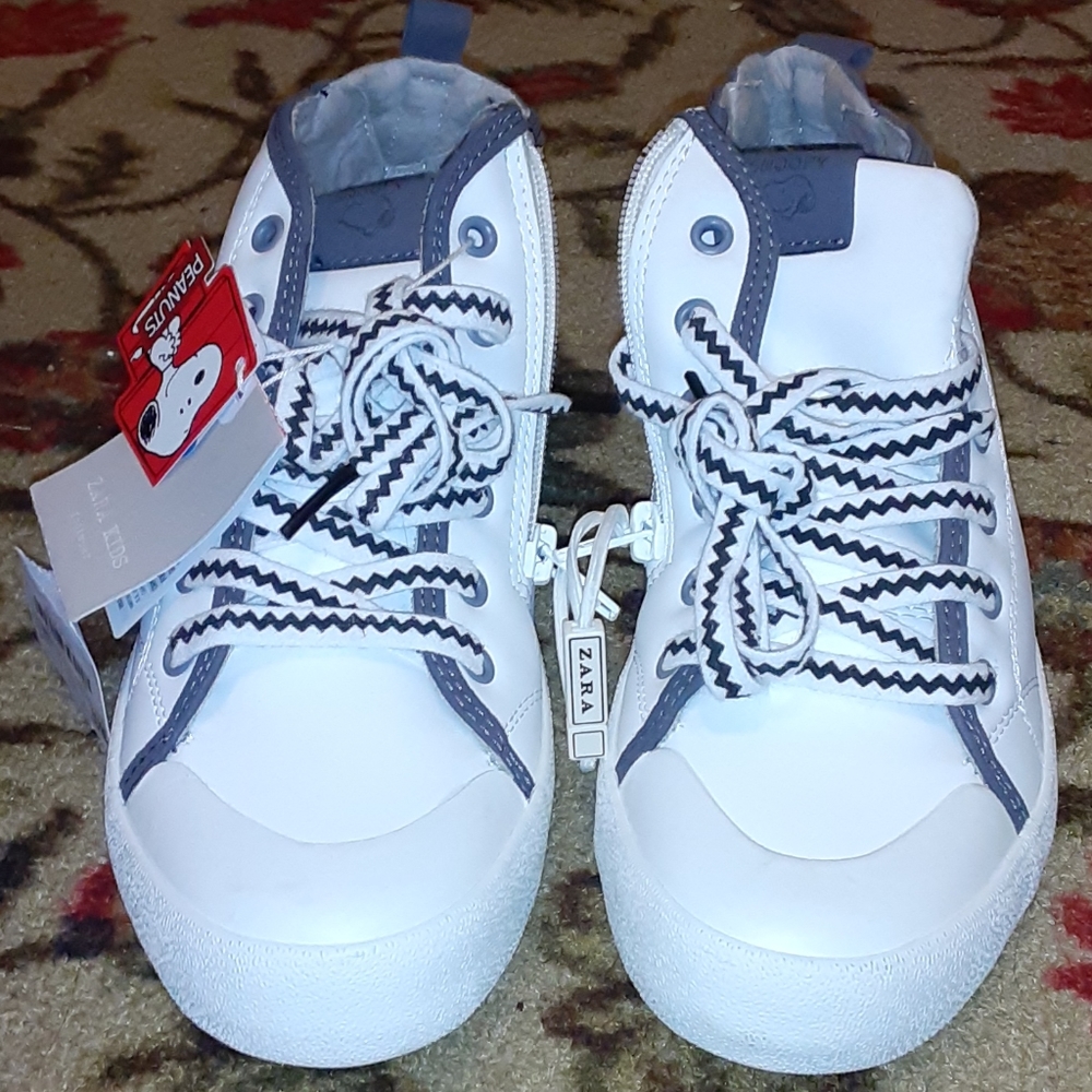 Snoopy/peanuts shoes.